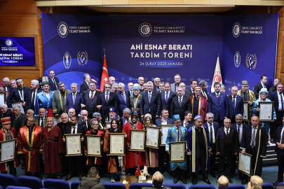Ahi esnaflara beratlar Bakan Bolat'tan