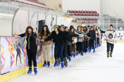 İzmir'de 'Buz Sporları Salonu' yeni sezona hazır