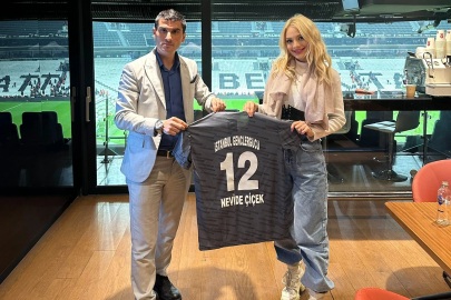 Nevide Çiçek’e Anlamlı Hediye! Özgür Subaşı’ndan İstanbul Gençlergücü forması