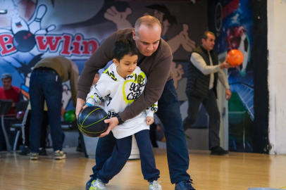 Kocaeli'nin Bilgievleri'nden baba-oğul bowling turnuvası