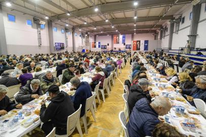 İzmir Büyükşehir’in iftar sofrası Foça’da kuruldu