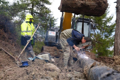 Mersin'de zarar gören içme suyu hattına anında müdahale