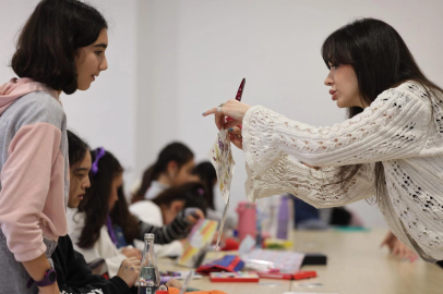 İzmir’de çocuklar kitaplarını yazıp çizdi