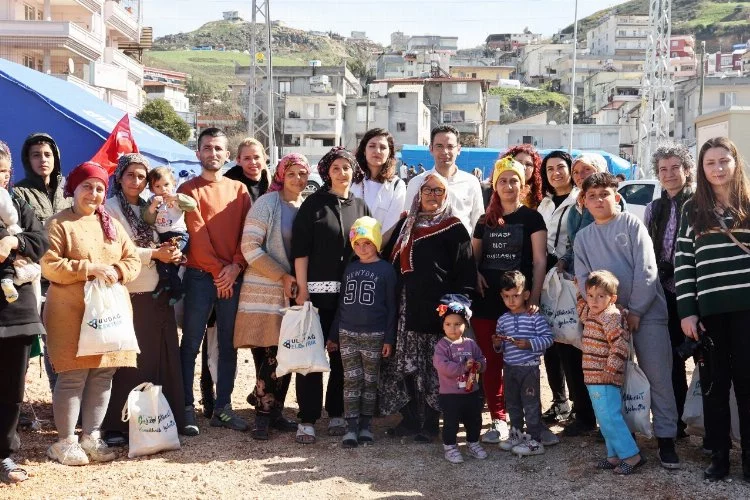 Uludağ Elektrik Kadınlar gününde depremzedelere yardım etti