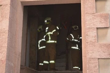 Balıkesir'deki Ayvalık'ta metruk binada yangın alarmı!