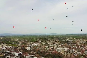 Balonlar deprem bölgesi için Bursa'dan gökyüzüne salındı