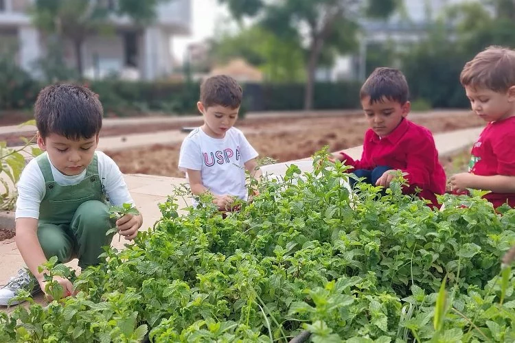 Döşemealtı Belediyesi'nden Ekolojik Kreş'tee çocuklar toprağa dokunarak yetişiyor