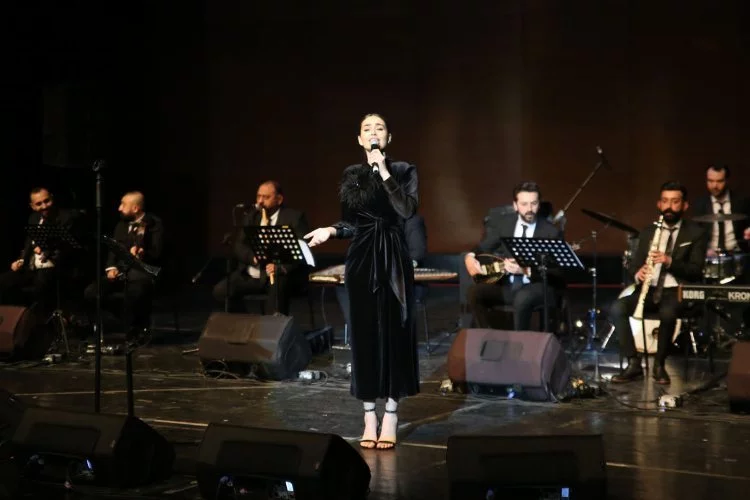 Elif Buse Doğan'la Bursa'da müzik dolu gece