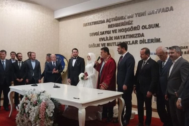  Eski Yıldırım Belediye Başkan Yardımcısı Ali Mollasalih'in kızı evlendi