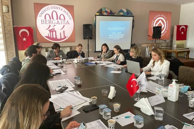 İzmir Bergama'da geniş katılımlı arama konferansı