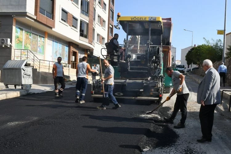 İzmir Karabağlar'da asfalt ekipleri bu kez Maliyeciler'de