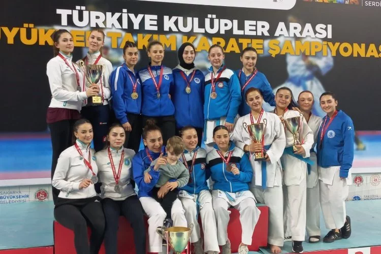 Kağıtsporlu karatecilerden çifte Türkiye Şampiyonluğu