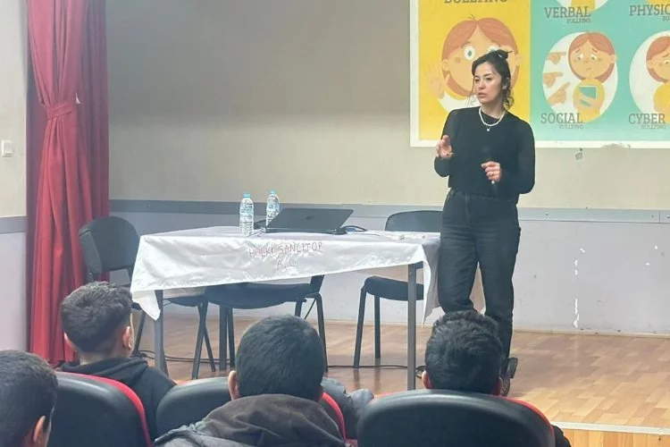Manisa'da öğrencilere 'akran zorbalığı' semineri