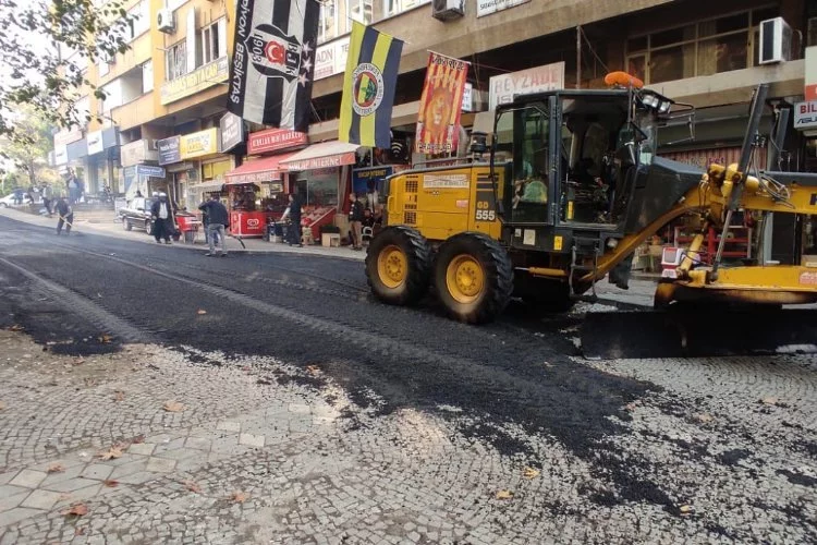 Projeyi tamamlayamayan belediye çareyi asfaltta buldu