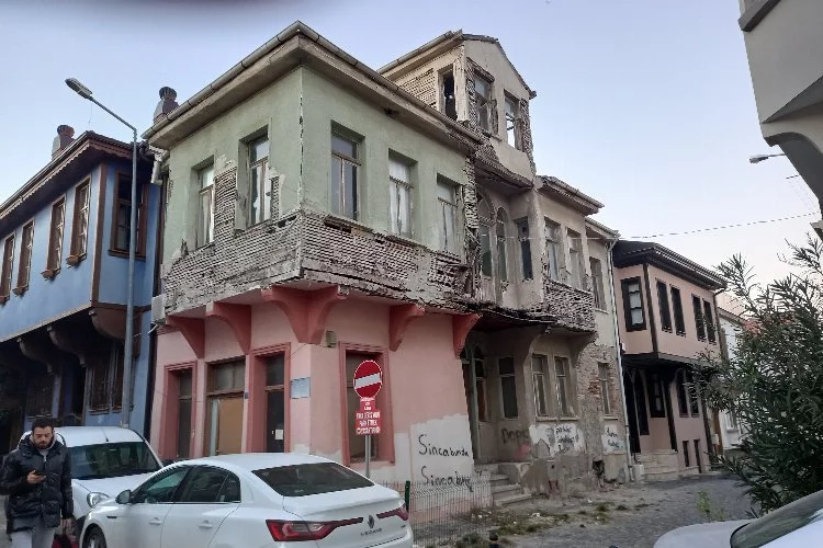 Sahipsiz evler Mudanya’nın kanayan yarası!
