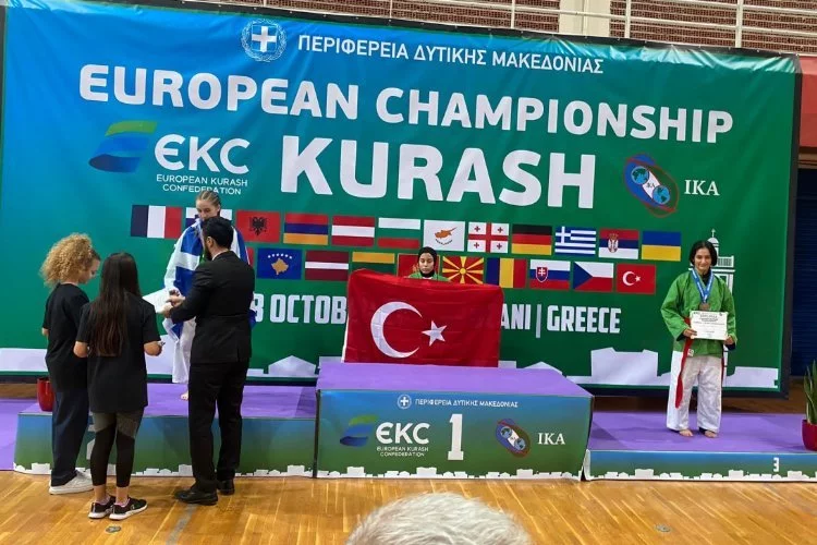 Yunanistan’da İstiklal Marşını okutan Rabia Demir Avrupa Şampiyonu oldu